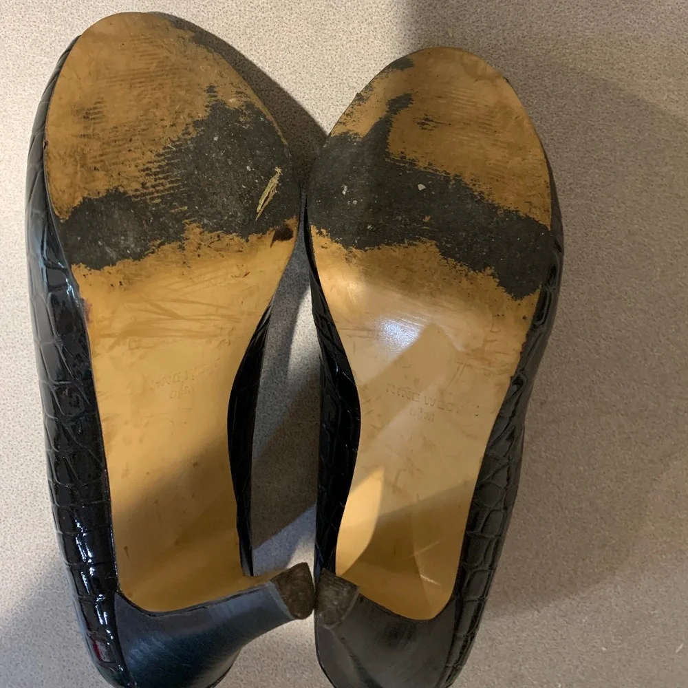 Nine West Black Croc Embossed Patent Platform Pumps sz 8.5 M - Picture 5 of 6